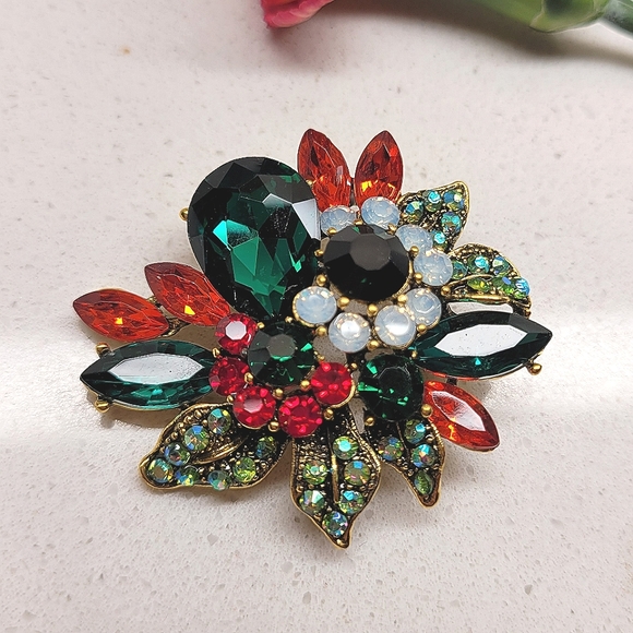 Holiday Celebrations Red & Green Crystals Brooch Pin Pendant Necklace NWT - Picture 4 of 9